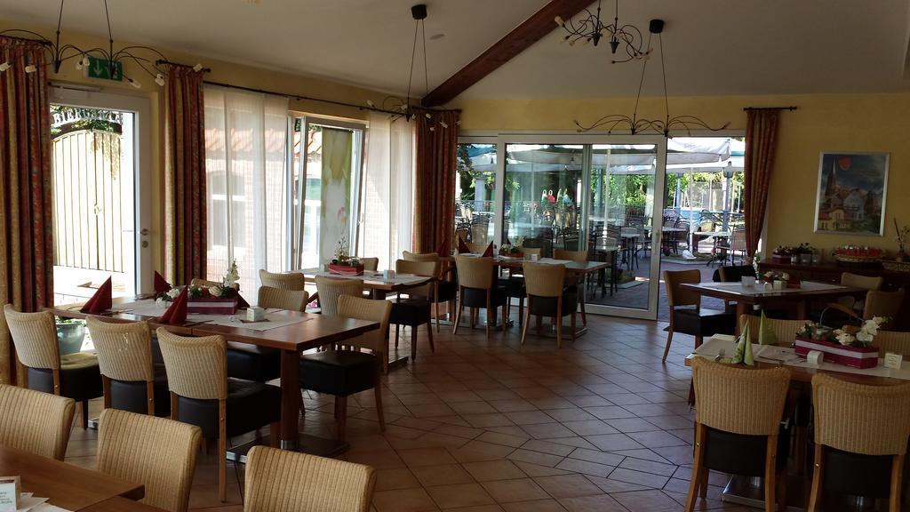 Hotel Restaurant Am Pfauenhof Quakenbrück Esterno foto
