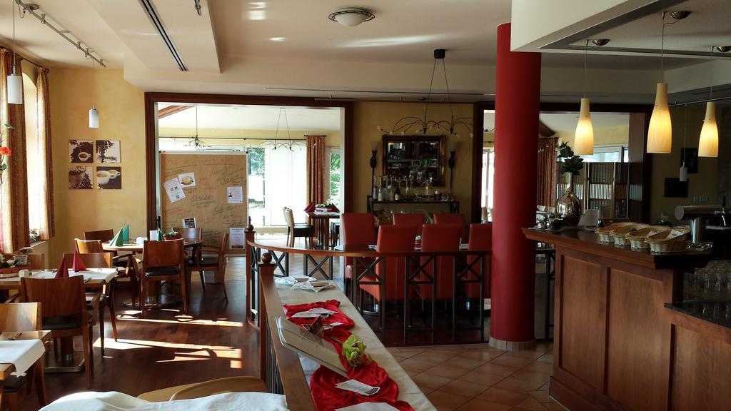 Hotel Restaurant Am Pfauenhof Quakenbrück Esterno foto
